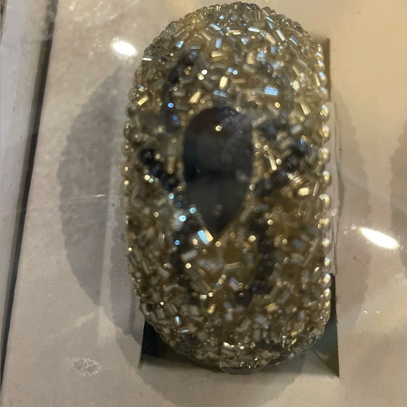 HAUNTED MANOR Halloween Beaded Bling Sparkle Spider Napkin Rings Set Of 4 🕸️🕷️ - Picture 7 of 7